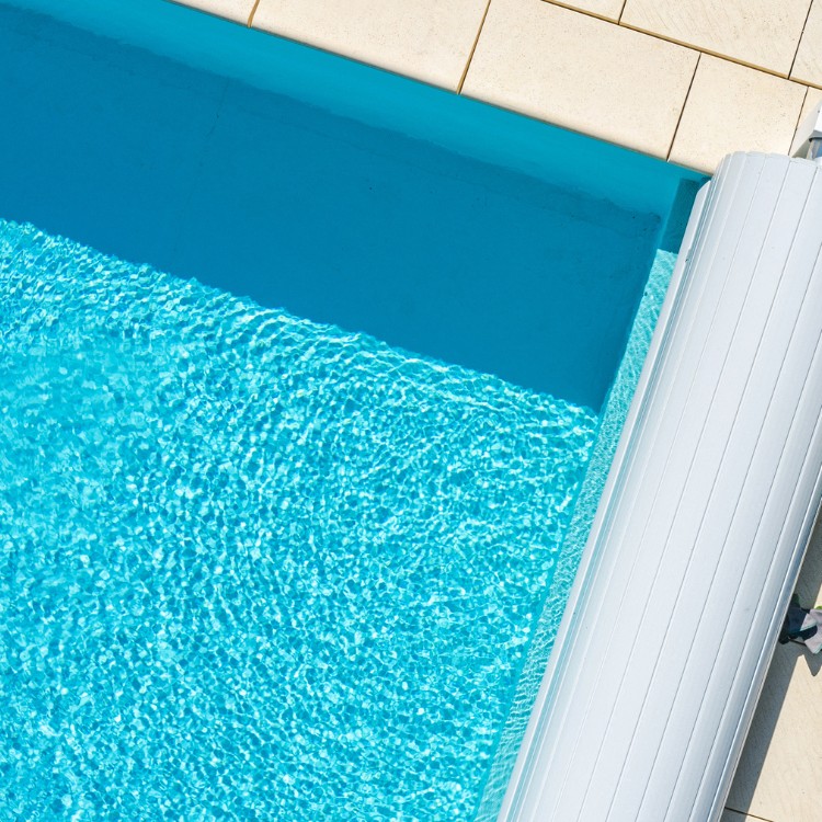 Pool maintenance services in Santa Clarita, CA