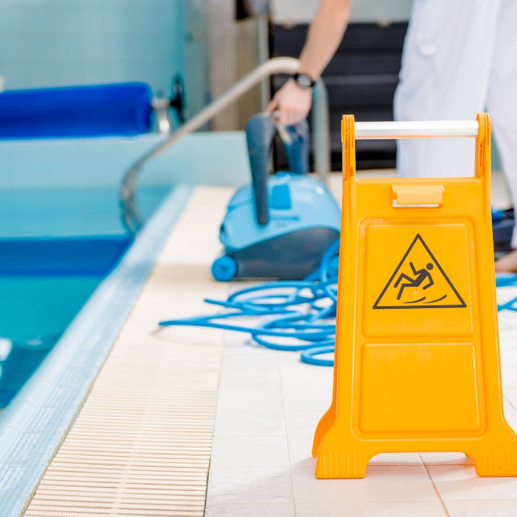 Pool maintenance services in Santa Clarita, CA