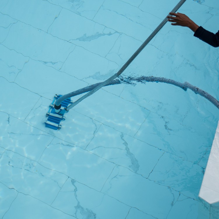 Pool maintenance services in Santa Clarita, CA