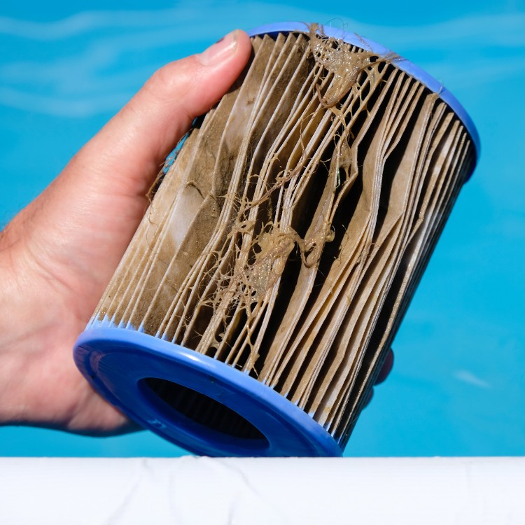Pool maintenance services in Santa Clarita, CA