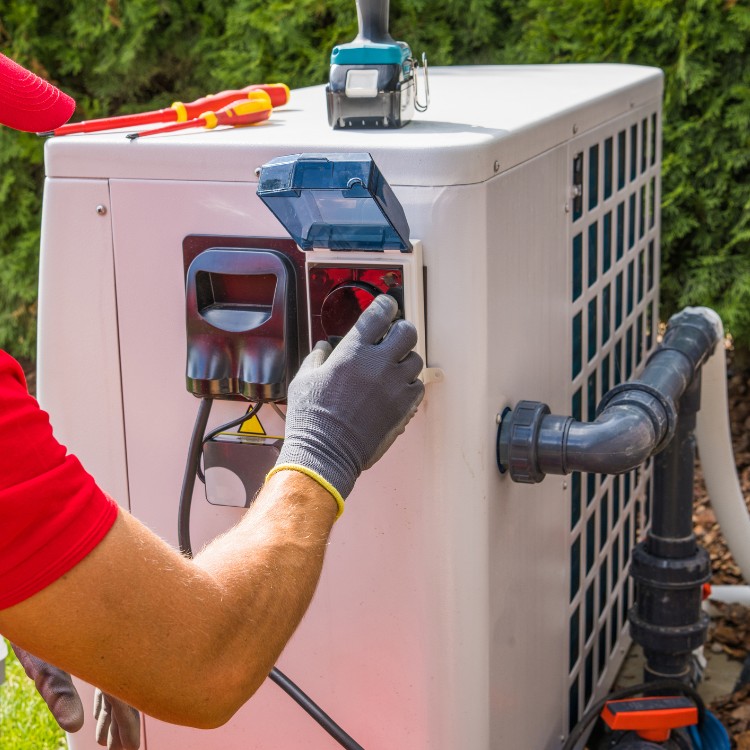 Pool maintenance services in Santa Clarita, CA