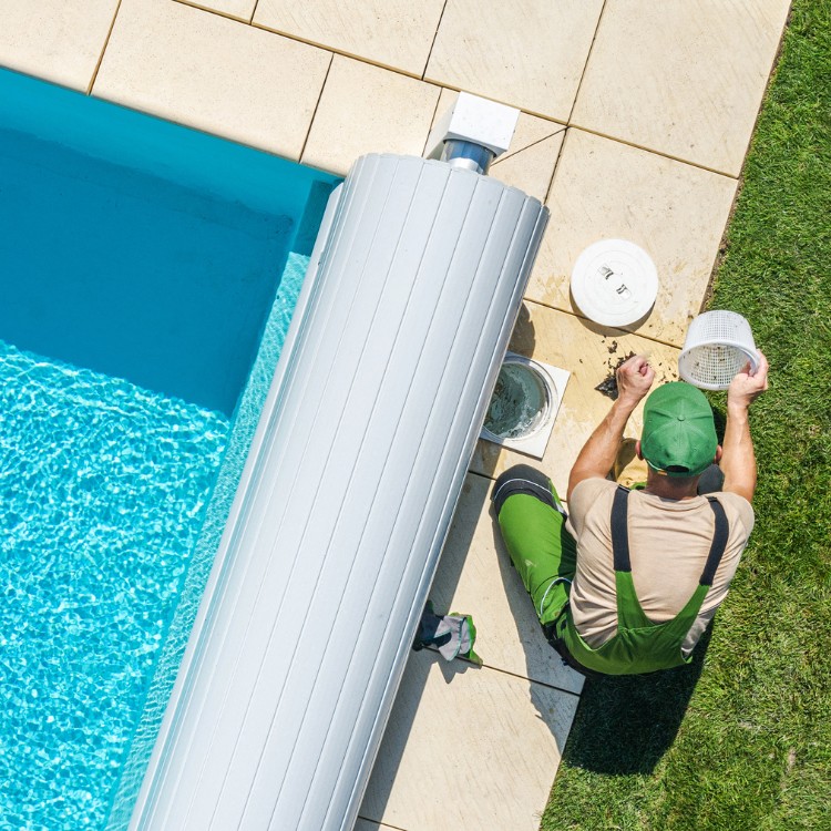 Pool maintenance services in Santa Clarita, CA